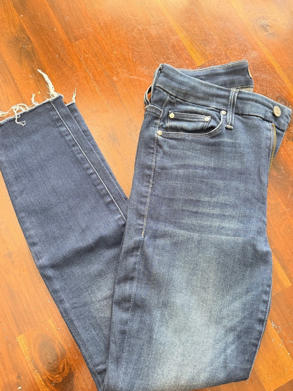 MOTHER Jeans in medium blue with tan leather patch - Picture 6 of 6